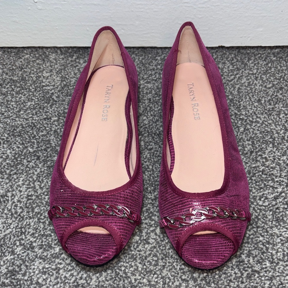 Taryn Rose Plum Peep-Toe Flats with Chain Accent size 6.5M - Picture 2 of 8